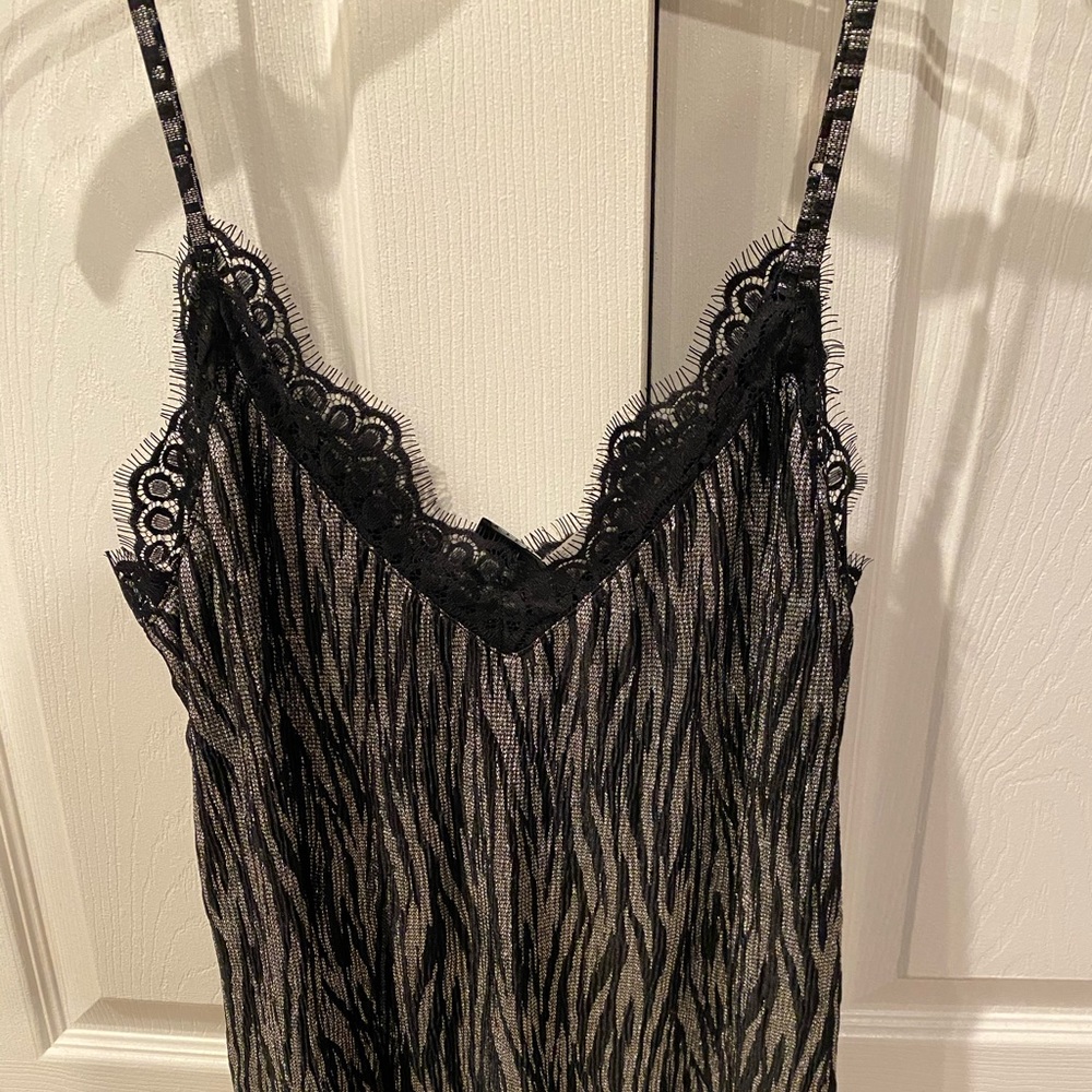 H & M tank